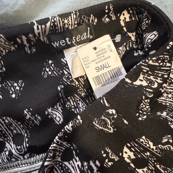 Wet seal skirt - Picture 3 of 3